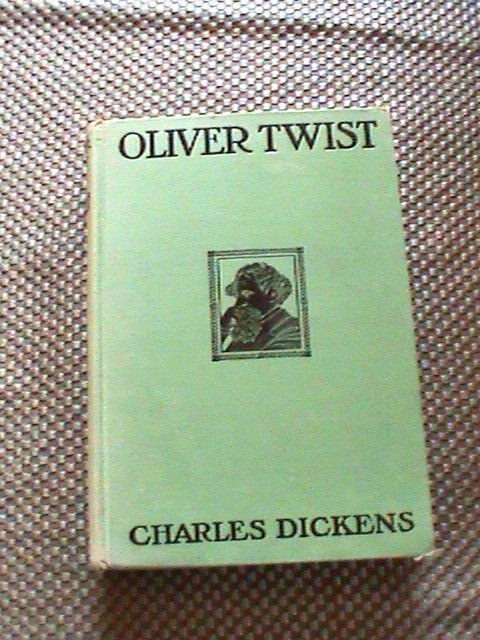 Oliver Twist by Charles Dickens Grosset & Dunlap Hard cover 432 pages