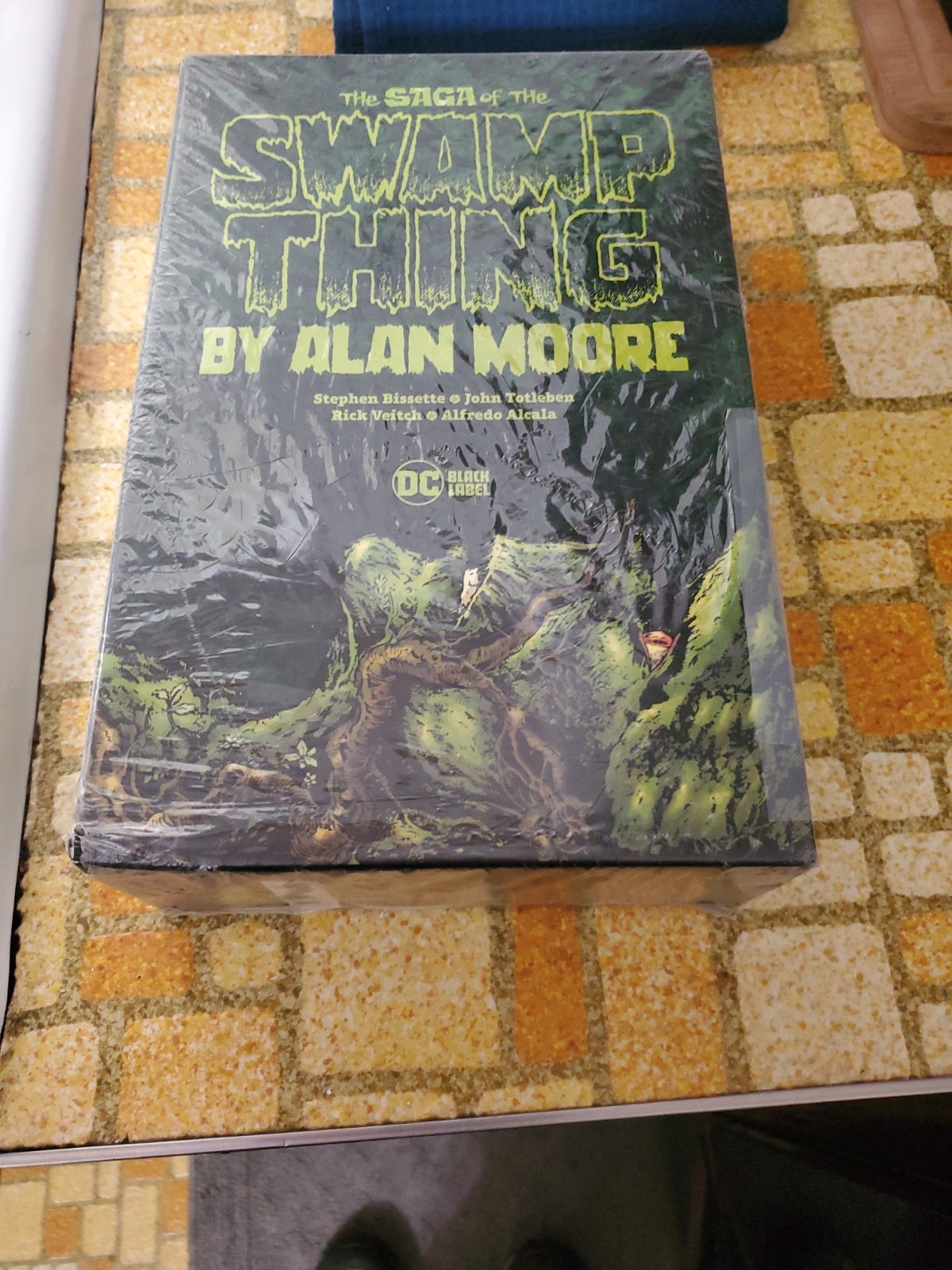 Alan Moore Saga of the Swamp Thing Box Set 6 Books With Slipcase