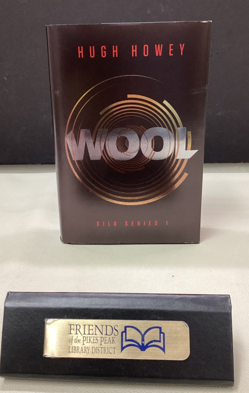WOOL by Hugh Howey #1 In the Silo Series 1st Edition HC DJ VGC Red Text Block